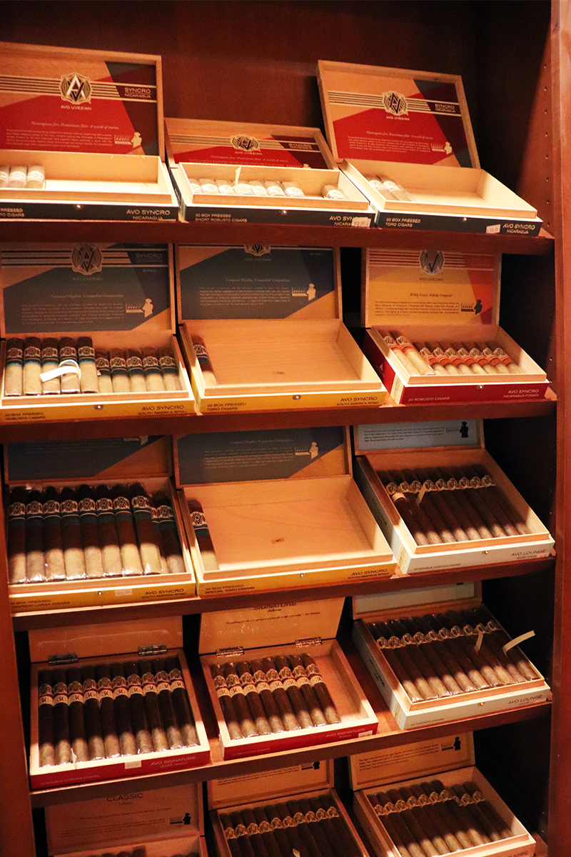 Cigar Lounge Blend Bar with Davidoff Cigars Nashville, TN Stogie Press