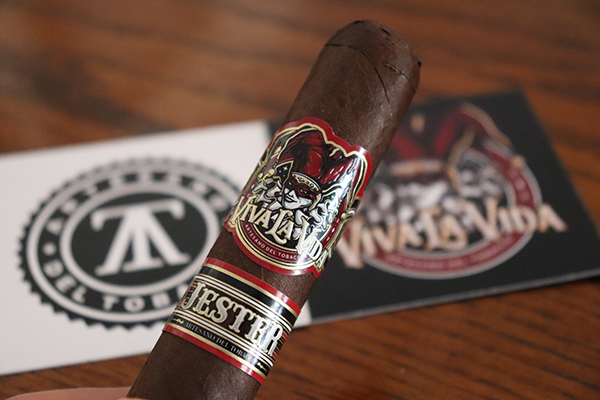 Cigar Review: Artesano Del Tobacco Viva La Vida Jester – Rated 93 – Stogie  Press